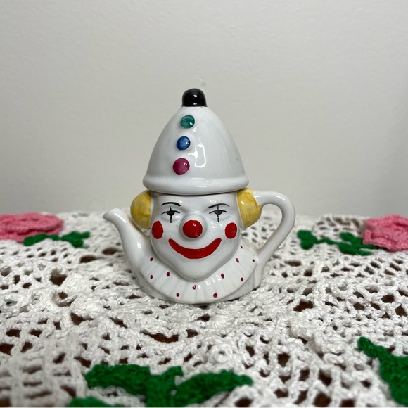 Vintage Artone England Miniature Porcelain Toby Clown Teapot - Picture 1 of 10